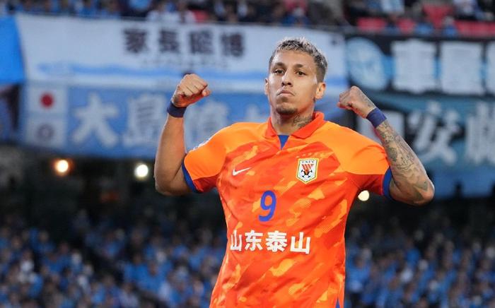 开云体育官网-鲁能球员合练备战，团结一致迎接艰难对手