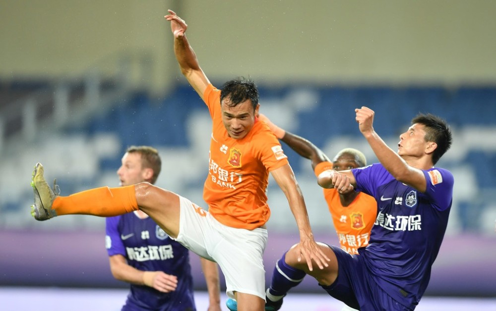 上港客场逼平泰达，积分继续攀升