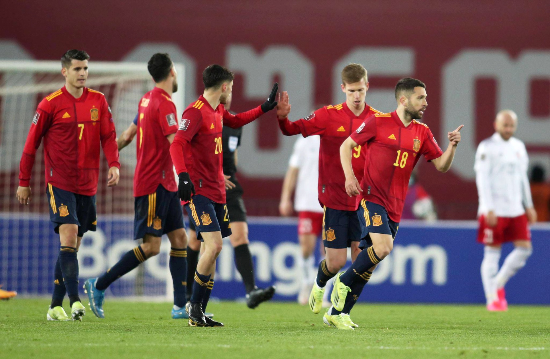 欧洲豪强火力全开，战胜对手晋级